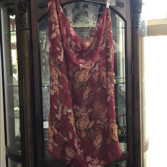 Red Floral scarf - Picture 6 of 7